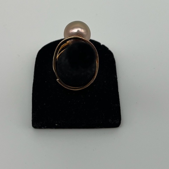 Elegant Gold Freshwater Edison Pearl Ring - Picture 9 of 13